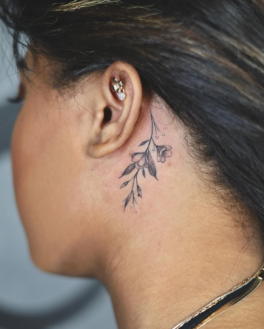 Mini black and grey floral behind the ear tattoo

Done @enkitattoogallery 
By yours truly @tattoo.faisal 

——-
#michigantattooartist #tattooshop #tattoostyle #tattooartist #tattooart #floraltattoo #behindeartattoo #eartattoo #smalltattoo #finelinetattoo #michiganders #michigan #detroittattooartist #tattoosketch #tattoostencil #midwesttattooartist
