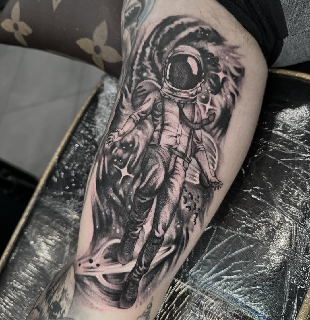Did this really dope astronaut piece a couple weeks ago. This was definitely a fun one. 
.
.
Link in bio to book an appointment. Message me for info

#blackonyxtattoo #tattoo #tattoos #tattooed #tattooer #tattooart #tattoodesign #tattooing #tattooflash #tattooartist #ink #inked #Jersey  #njtattoo #njtattooartist #newjersey #artislife #art #neotraditional #neotrad #instagood #instalike #likeforlike #like4like #tattoosofinstagram #family #food
