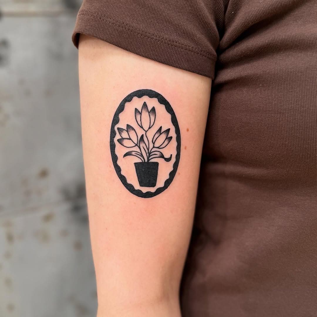 Just a little cutie! 🌹
🔗link in bio, booking for May🔗
.
.
.
.

.
.
#tattooartist #tattoo #tattoos #atlantatattooartist  #customtattoo #tattooed #tattooing  #lineworktattoo  #tattooer #flashworkers #nowbooking #booksopen #lineworkers #flashtattoo #blackworkers #blackwork #atl #trad #tattoodesign #tattooideas #flash