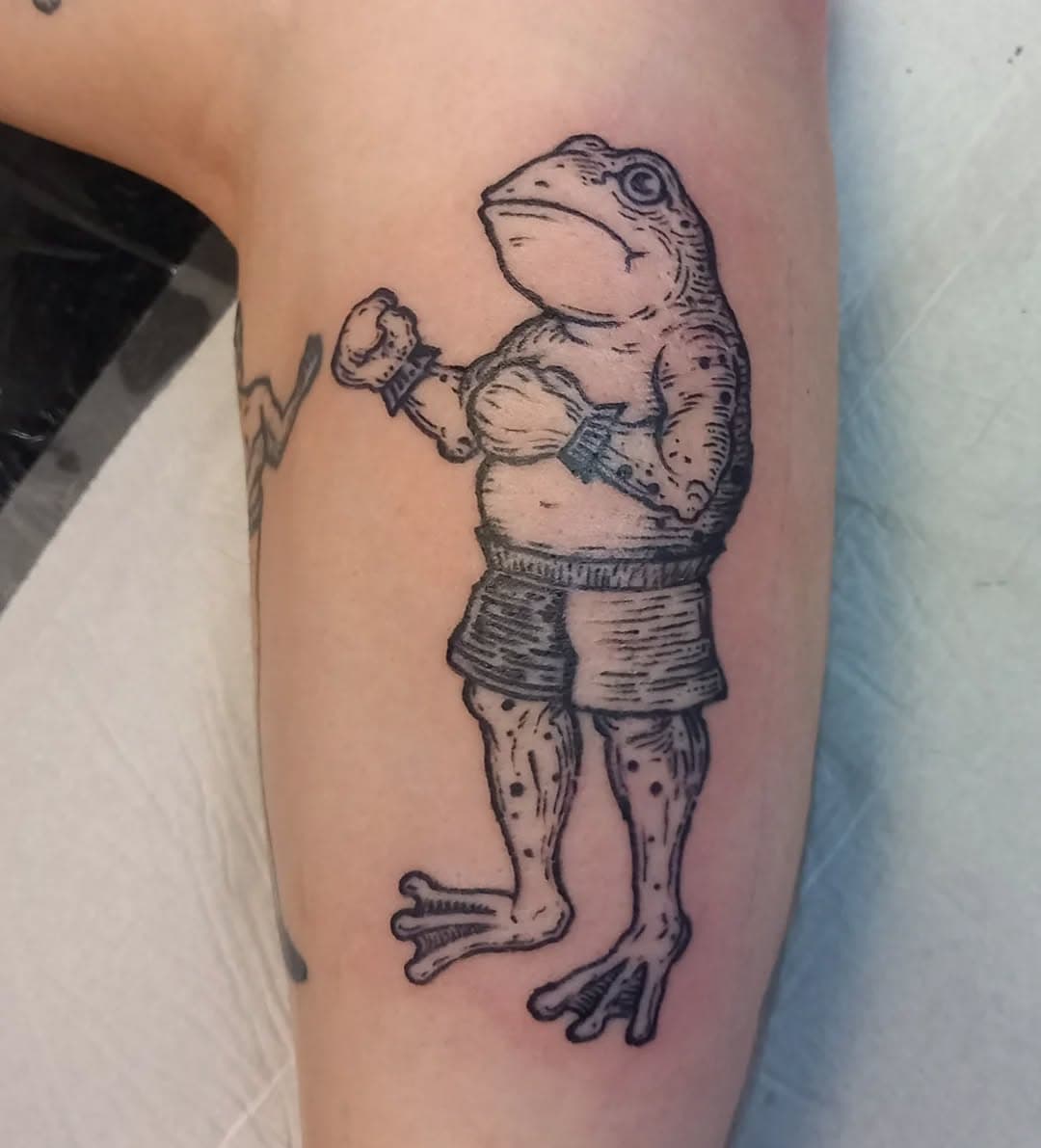Fresh Etchy Sketchy Froxer, and Jesters hat.
Healed tattered ship. 

#etchingtattoo #sketchytattoo #woodcut #linocut #frog #frogtattoo #boxer #ship #bournemouth