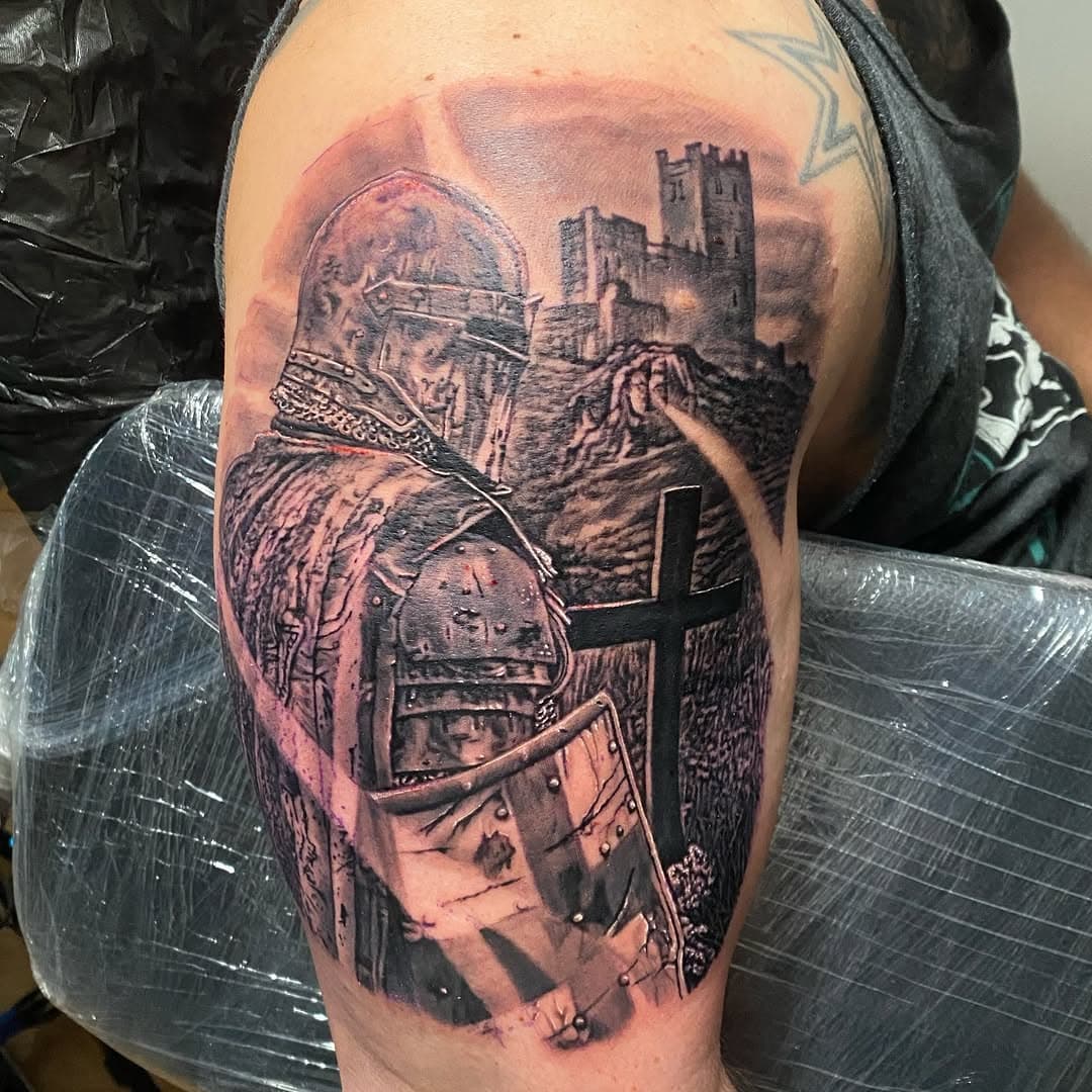 Knight
#fkiron #fluxmax #stencilstuff #kwadronneedles #blackandgrey #blackandgreytattoo #blackandgreyrealism #blackandgreytattoos #believa #quaelixtattoo #tattoo #tattoos #tattooed #knight #knights #knighttattoo #ritter #rittertattoo
