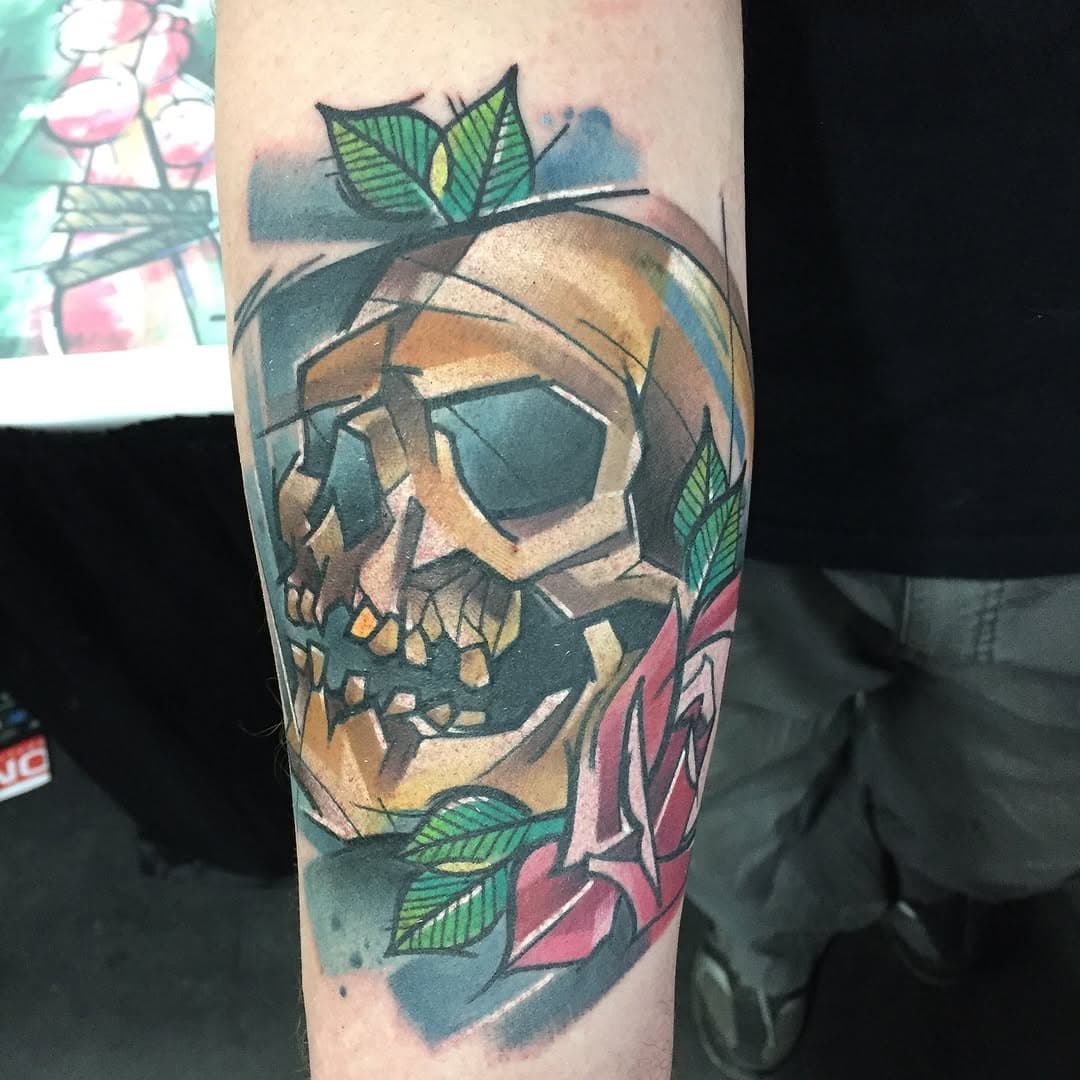 Clean lines, bold colors, and solid composition—this skull and rose piece by Hollywood @hllywd_homicide speaks for itself.
#Skintricate #SkintricateExperience #TattooArt #MississaugaTattoo #GTAInk #TattooStudio #TattooCollector