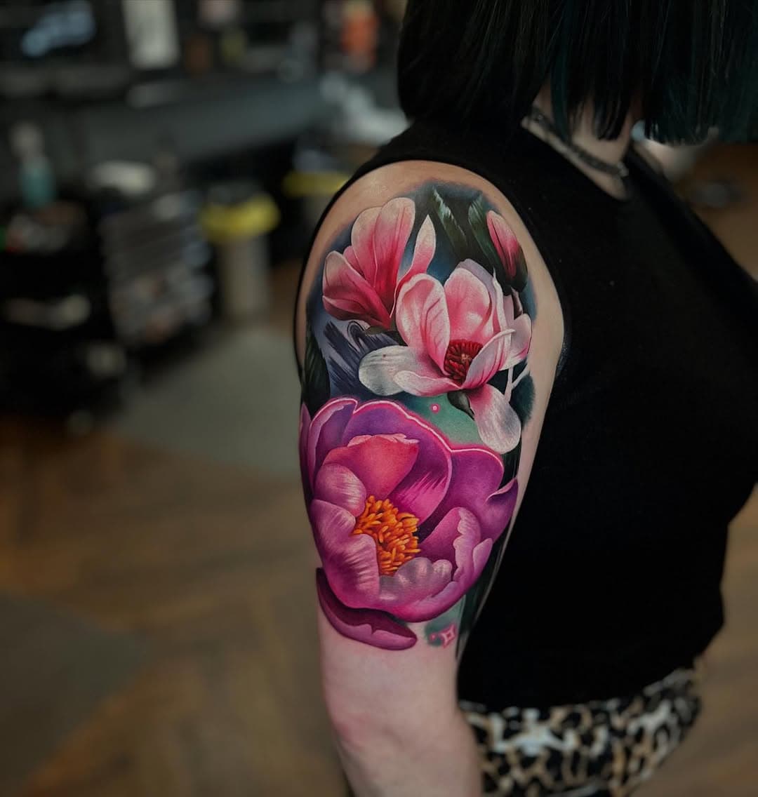 Started this floral sleeve a couple of weeks ago. Looking forward to adding more, thanks so much Nicolle! 🌺 
@thechurchtattoo 
📧 kpeanut.tattoo@gmail.com
.
@inkjecta 
@butterluxe_uk 
@fusion_ink 
@killerinktattoo