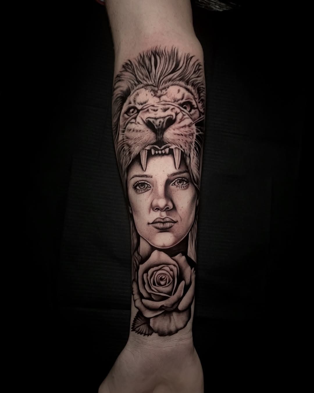 Yesterdays lion headdress piece 🦁

Big thank you to Tom! 

•
Proudly sponsored by:
@ezcartridgecouk 
@yayofamilia 
•
Using:
@bishoprotary @worldfamousink @Criticaltattoosupply @forgedbymeta @Killerinktattoo @Barbersdts

 #uktattooist #tattooartist #tattoosofinstagram 
#darkart #blackandgrey #blackandgreytattoo #bngtattoo #tattoos #uktattoo #uktattooist #blackwork #darktattoos #ink #drawing #painting #tattooart #tattooing #sleevetattoo #tattoolife #tattoosnob #tattoosofinstagram #realism #realistictattoos #liontattoo #headresstattoo