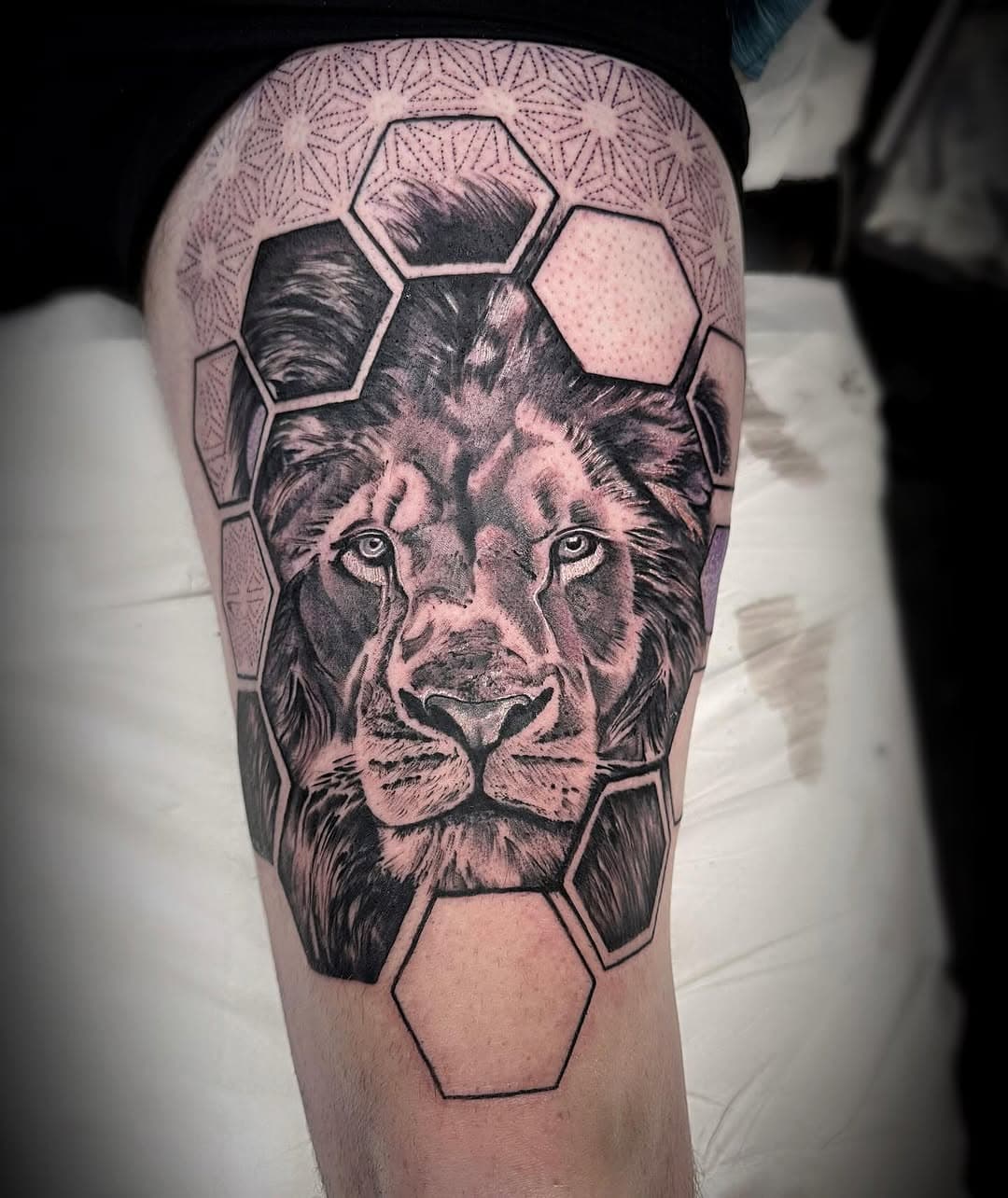 I don’t usually post unfinished work but i enjoyed the start of this project today. Looking forward to getting more done on this is a few weeks. 

If you want to work with me I have appointments available in May, message me for all bookings. 

Made with @tattooeverythingsupplies products and proudly sponsored by @_deadangry_  @yayofamilia and @roguerotary666 

#jonesandsontattooparlour #tattoo #wigan #wigantattoo #uktattoo #uktattooartists