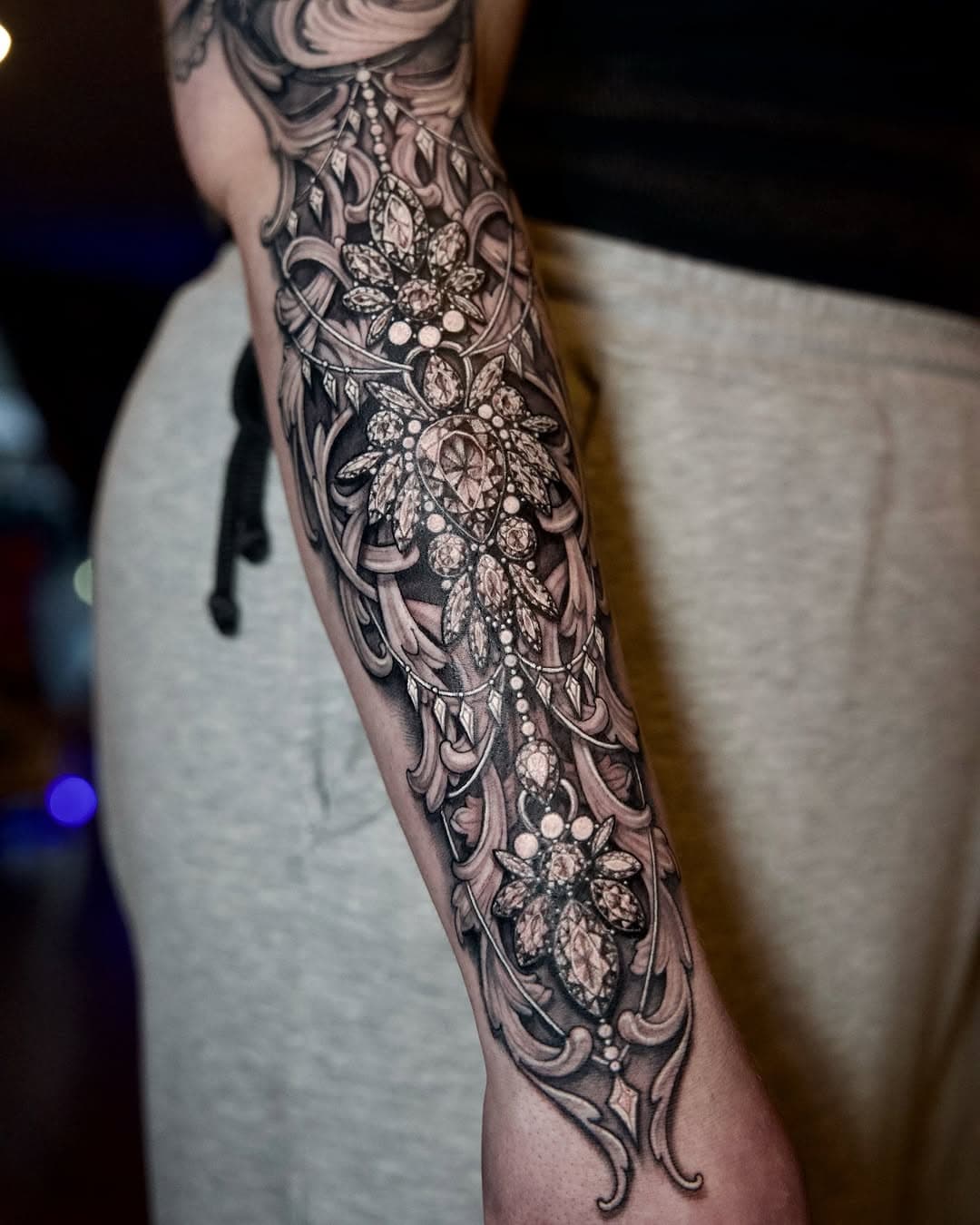 This one hurt my head but it was worth it ✨ Swipe to the end to see my drawing process ➡️➡️➡️ 
•
•
•
@fusion_ink 
@tattooarmourpro 
@stencilstuff 
@redemptiontattoocare 
@hushanesthetic 
@hivecaps 
@tatsoul 
@everblacktattoostudio