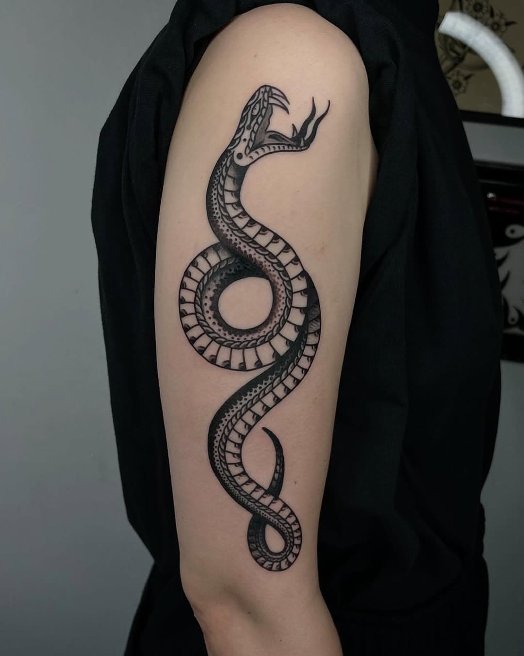 Another snake for beautiful Clara, and some available designs I would love to tattoo! 

Get in touch @sorrymomtattoobraunschweig 
🌹