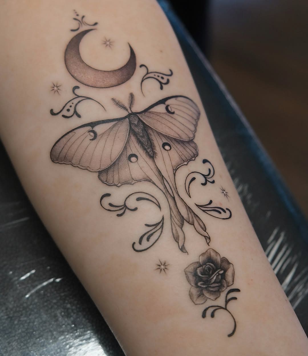 Couple of Luna moths I’ve done recently 🌙 it’s hard to believe these beauties are real sometimes😍 
.
.
.
.
.
.
#lunamoth #moth #mothtattoo #lunamothtattoo #fineline #finelinetattoo
