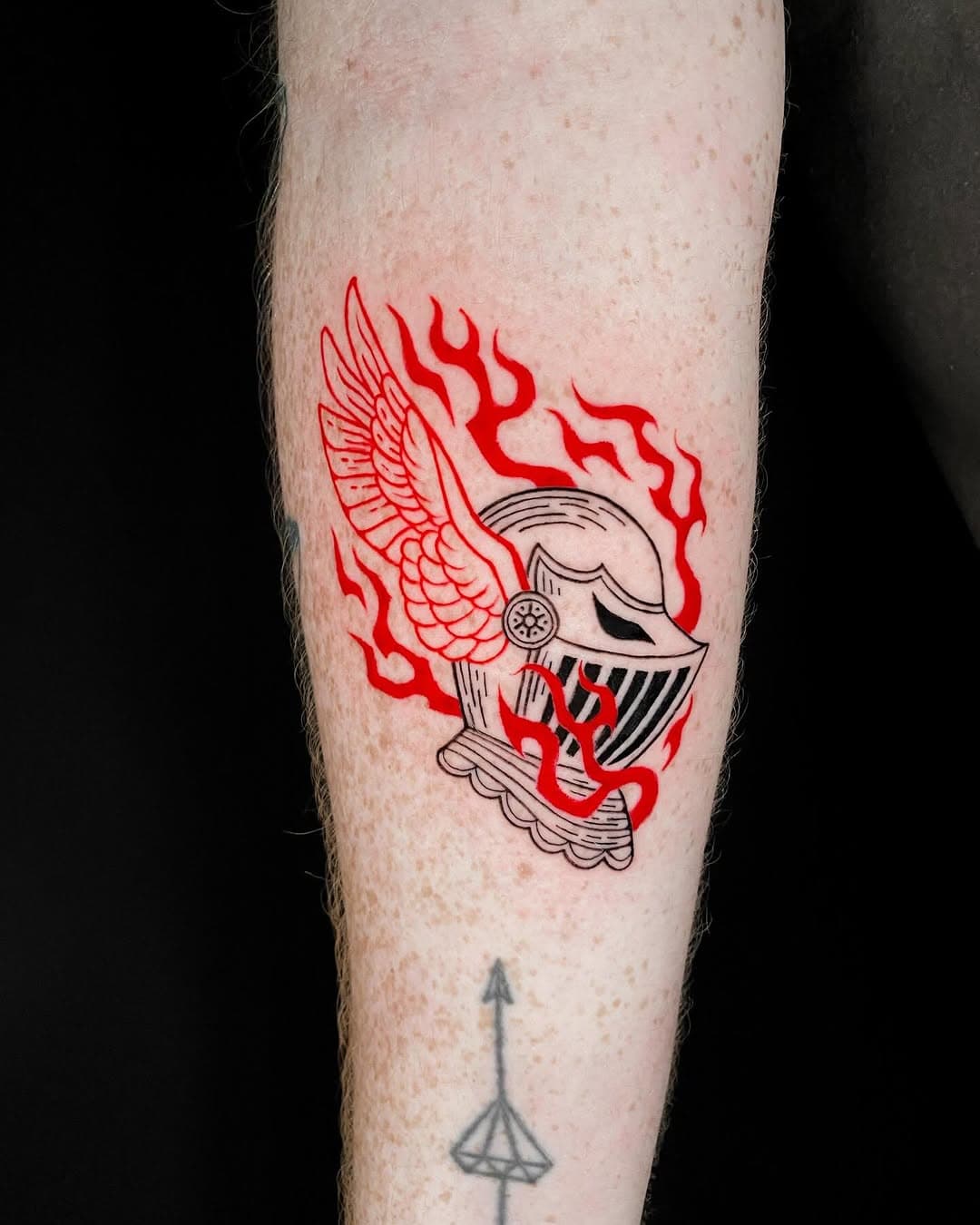 Winged Helmet adjusted from my flash for Pattyo! 🏰❤️‍🔥
Had so much fun getting to customize & flourish this design more for a larger area. Thank you for the trust! 🫶
———
#helmettattoo #redtattoo #losangelestattoo #tattooartist #customtattoo #flashtattoo #losangelestattooartist #tattoo #tattooart