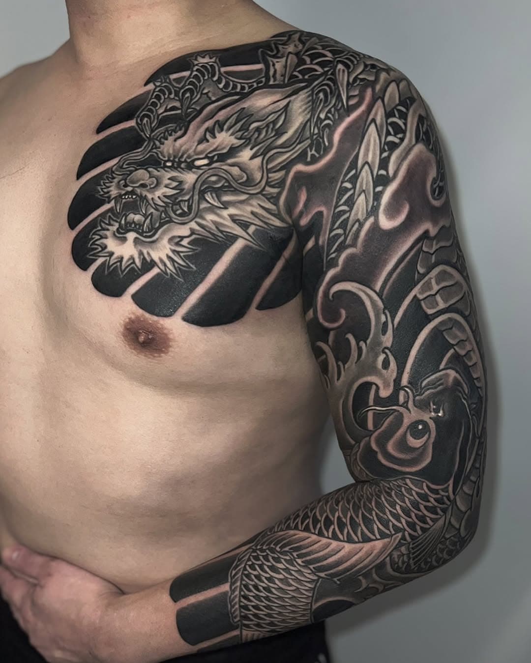Dragon and koi sleeve completed ✨
.
.
.
.
#monkeykingtattoo#tattooartist#tattooer#inked#inkedup#asianart#asianstyletattoo#potd#vancouvertattoo#irezumi#asianstyletattoos#seattletattoo#vancouvertattoo#blackandgreytattoo#dragontattoo#koitattoo