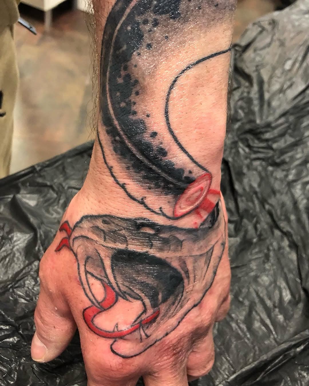 Beheaded snake made by @ninogranditattoo at @koerperkult_bad_homburg 

Thanks Andy!