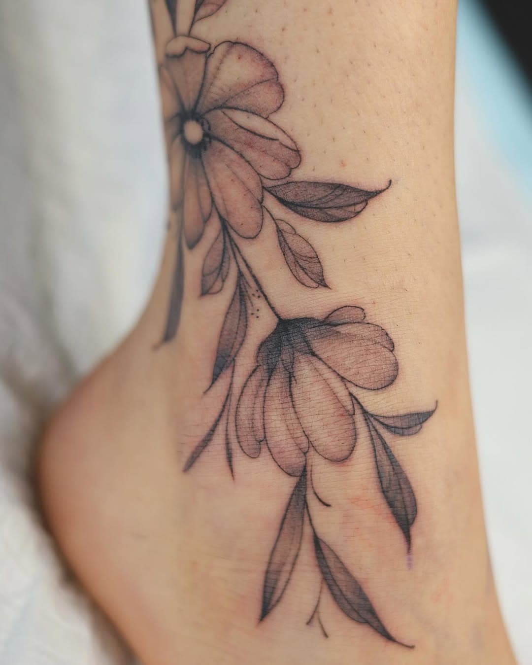 Delicate floral on ankle 
Fine line and shading tattoo 
By yours truly @tattoo.faisal 
Done @enkitattoogallery 

————
#michigantattooartist #tattooshop #tattooartist #tattoo #michigantattoos #michiganders #michiganmusic #ankletattoo #finelinetattoo #floraltattoos #inkedgirls #sleevetattoo #blackandgreytattoo #detroittattooartist #detroittattoos #midwesttattooartist #peonytattoo