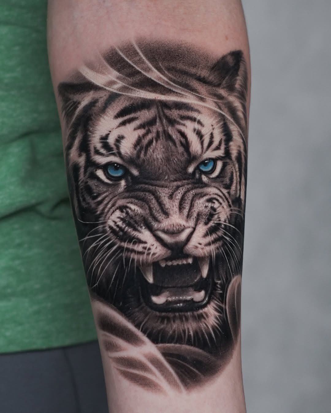 Details are everything in realism, and tigers always challenge me to take it to the next level. 

Grateful to Cameron for letting me bring this piece to life. ⚡️

Done using @dynamiccolor @hustlebutterdeluxe @kwadron @dermalizepro @mdwipeoutz @hivecups @hivearmor @hivecaps 

#tigertattoo #tiger #tigerportrait #wildlife #texastattooartist