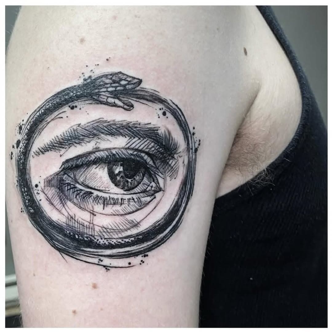 Ouroboros tattoo by Leah Kramer ( @leahkloss )

#mindseyetattoo #mindseyeink #tattoo #ouroboros #lehighvalley