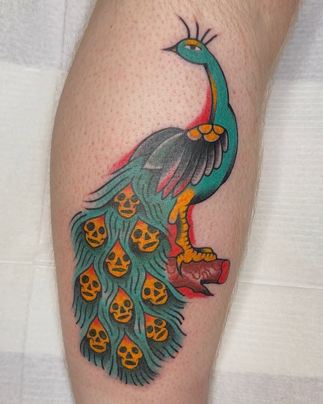 🎶I wanna see your peacock, cock, cock
Your peacock, cock🎶 As said by once upon a time great artist, Katy Perry. This tattoo though was done by an artist who is still actually great, @harmsyoutattoo! Nathan is taking walk-ins TODAY and SATURDAY! 🔥