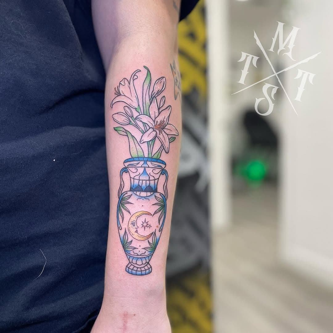 Artist | @atomic_ink559 
📍 Momma Tried Tattoo Studio
You can contact our shop page or an artist directly for availability, quotes, booking or any questions. 
#fresno #mommatriedtattoostudio #clovis #kerman #sanger #fowler #selma #tattoos #ink #tattoo #matchingtattoos #mandalatattoo #simpletattoos #smalltattoos #tattooed #redinktattoos #animetattoos #boldlinetattoos #realistictattoos #blackandgreytattoos #lineworktattoos