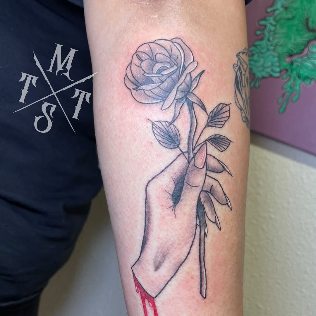 Artist | @atomic_ink559 
📍 Momma Tried Tattoo Studio
You can contact our shop page or an artist directly for availability, quotes, booking or any questions. 
#fresno #mommatriedtattoostudio #clovis #kerman #sanger #fowler #selma #tattoos #ink #tattoo #matchingtattoos #mandalatattoo #simpletattoos #smalltattoos #tattooed #redinktattoos #animetattoos #boldlinetattoos #realistictattoos #blackandgreytattoos #lineworktattoos