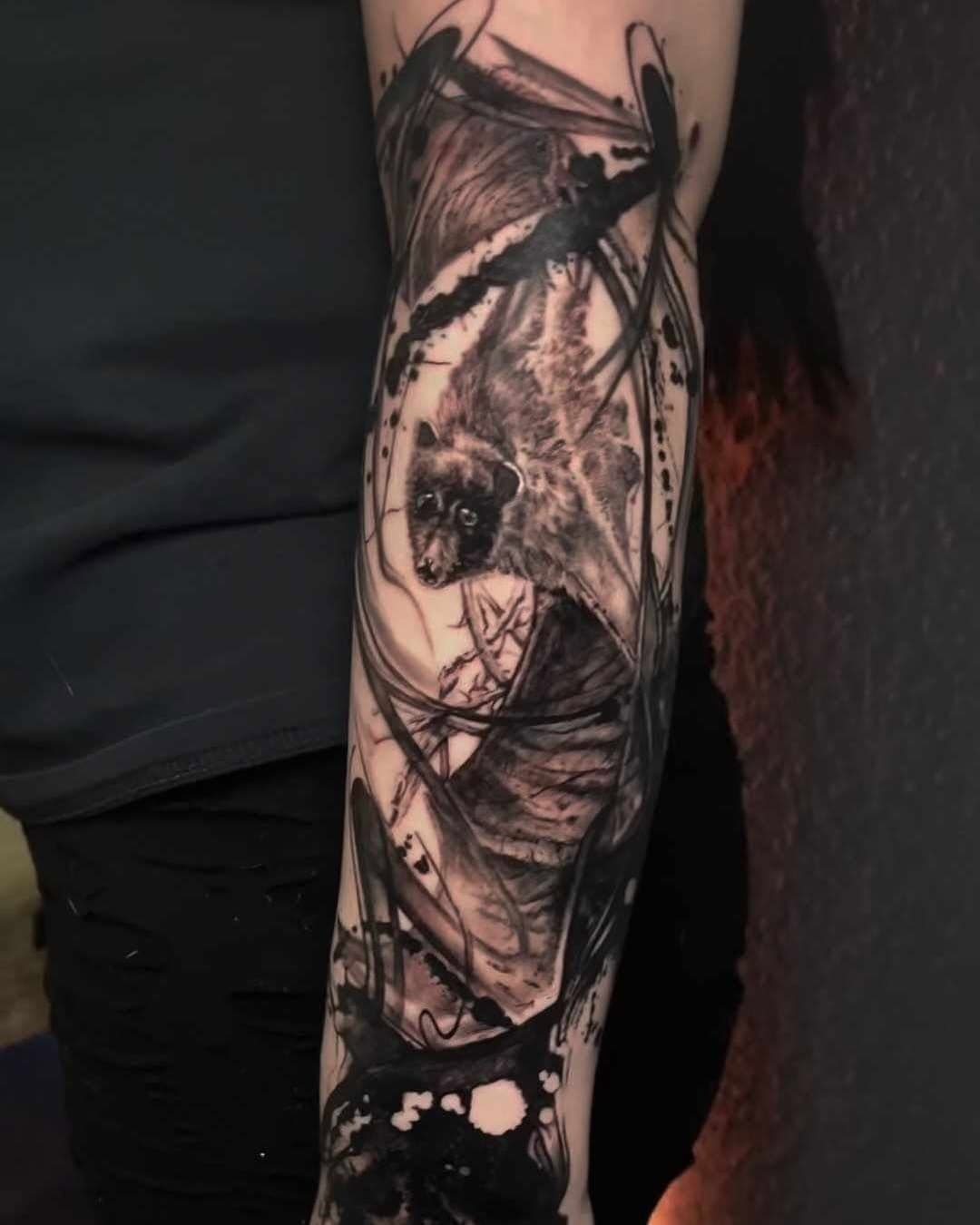 Aus Bochum besucht uns die Moni
( @tattoomorpha ) vom 6.5.25 bis 10.5.25.
Ihre bevorzugten Stile sind black & grey, düsterer
Realismus aber auch gerne Tiere. Termine ab
sofort. Gerne auch direkt über sie.

Oder ihr schaut auf ihre Insta-Seite

@tattoomorpha

#schmerzgalerie #darkart #germantattooers
#horrortattoos #badoeynhausen #minden
#realistictattoo #nrwtattoo #blackandgreytattoo
#Gast #Tiere #tattooartist #tattooart #Bielefeld
#ostwestfalen #tattoo #darkart