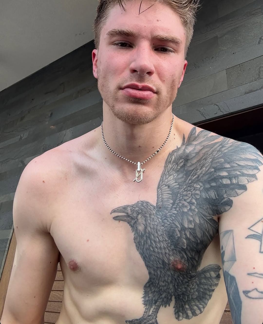 Love to see some of my work pop up in my stories. Always humbling to think how tattoos simply become a feature for a person. It really challenges notion such as « authorship » or « intellectual property ». I might have been a vessel for this work, or a catalysist, but i do not own any of this. I am not even an author. I did not create these out of thin air. They only exist as a feature of the person. Thank you @lorenzolivermager @anna.alati