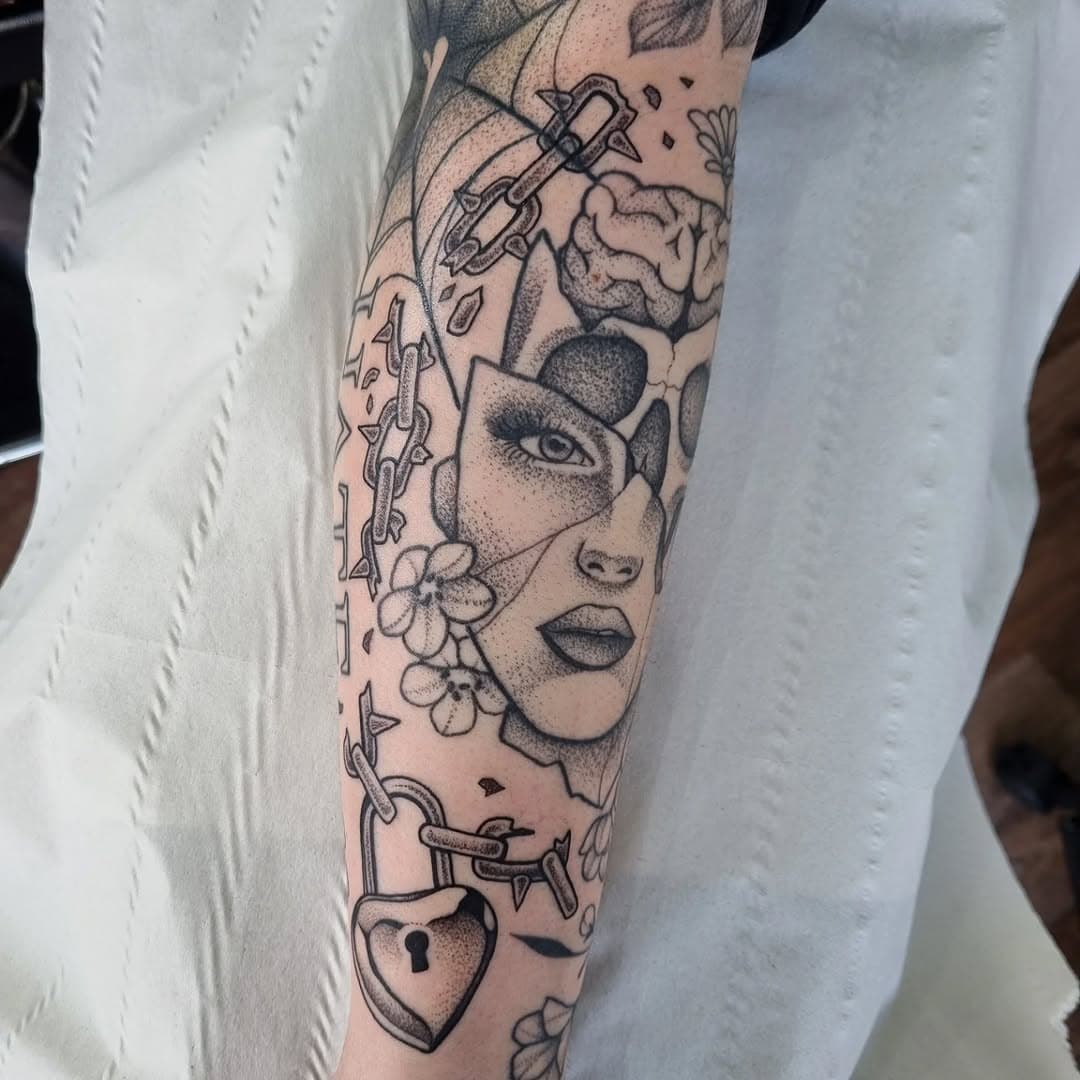 Another gap filled on Mias sleeve ! Thank you for giving me this project 🫶

#uktattoo #uktattooartists #uktattooist #aberdeentattoo #aberdeentattooartist #dundeetattooartist #edinburghtattoo #glasgowtattooartist #smallbusinessaberdeen #smallbusinessscotland #dundeetattoo #glasgowtattoo #edinburghtattoo #dotworktattoo #dotworktattooartistuk #dotworktattooartist #tattoosleeve #gapfiller #ladyfacetattoo #blackworktattoo