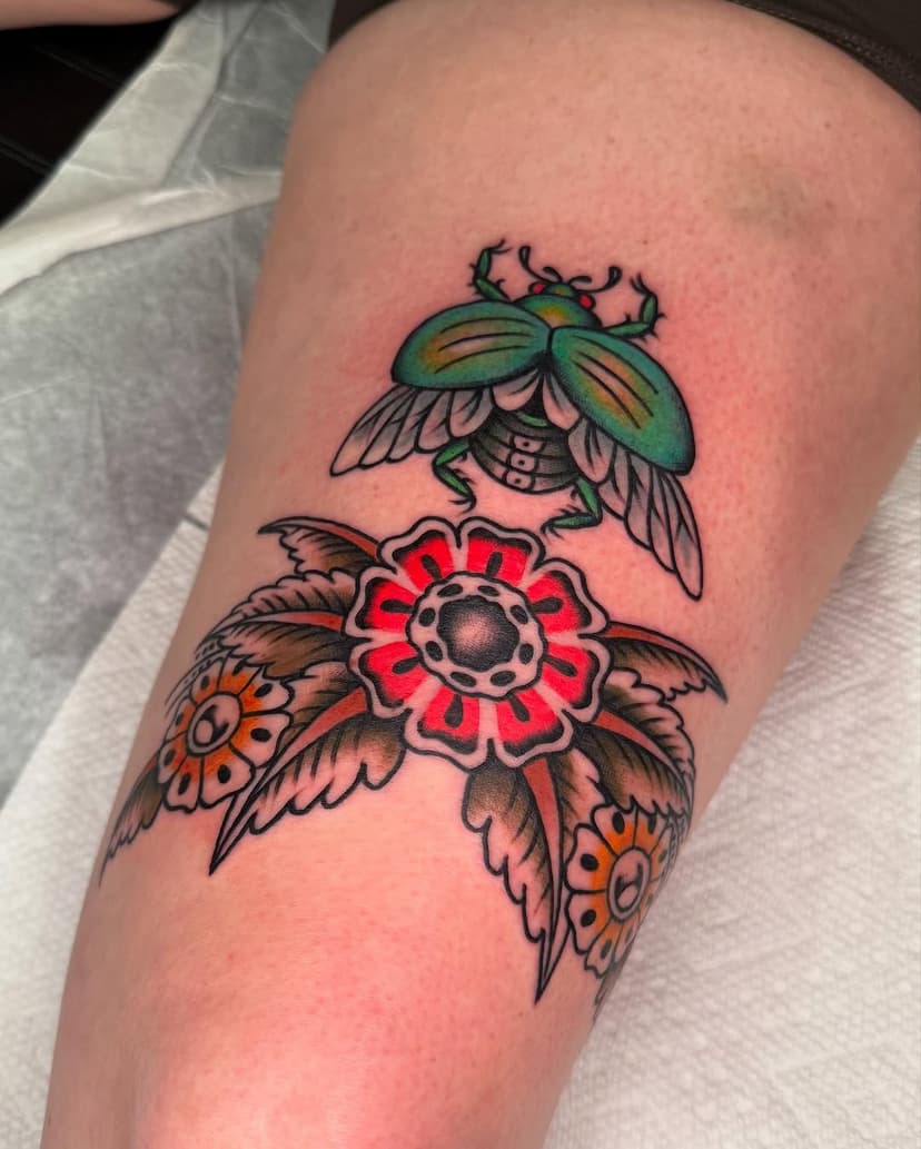 Flowers and beetle combo above the knee for Sydney! Thanks so much, had a blast doing this for you!

Booking for late April & May and forever further!Shoot me a text to get the ball rolling, 314 337 1728

#traditionaltattoo