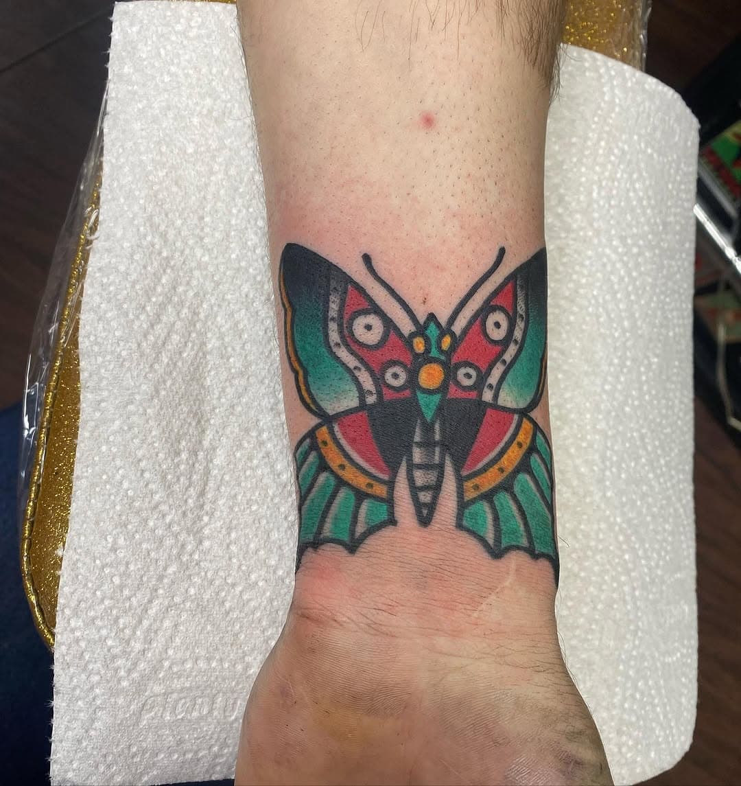 A wrist banger from today at @sotruetattoo thank you @jaydothardwick dm me for an appointment 😀