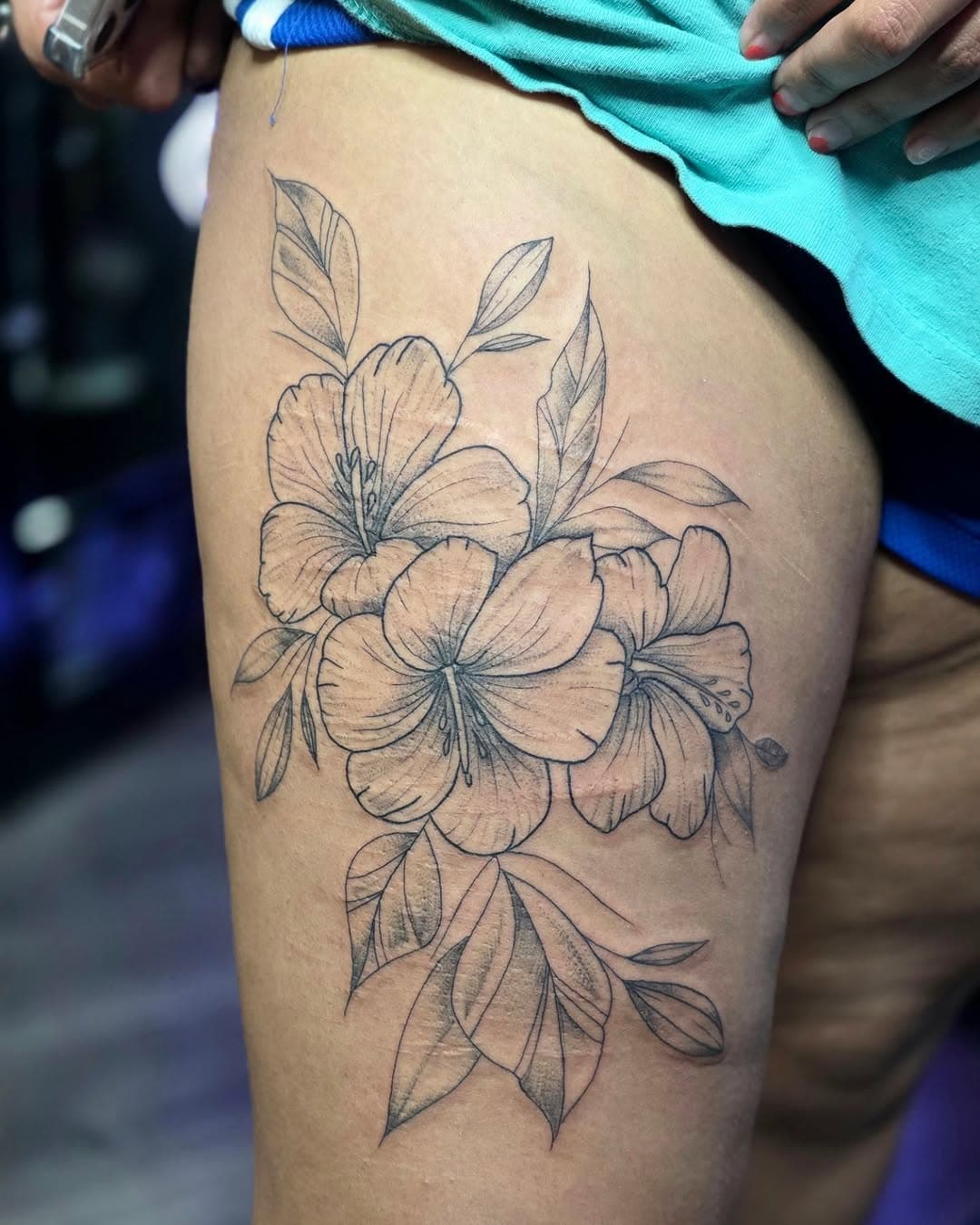 Thigh piece 🌺 

 #inkdreams #ink #collegestation #texas #brazosvalley #inkedgirls #inkmafia #inklife #aggies #tattoo #tattoos #tattooideas #texastattoo #tattooideas #cstat #aggies #newtattoo #inkedguys #femaleartist #blackandgrey