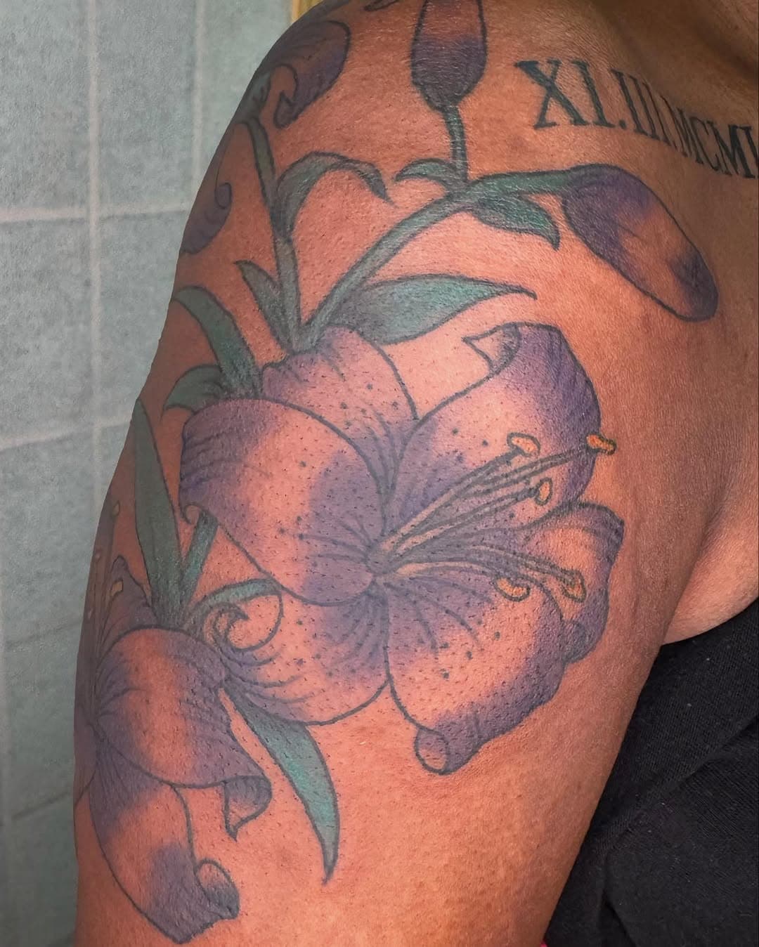 Happy Friday!!! Beautiful floral designs made to last a life time by @arosetat2 

DM her to set up an appointment or walk on in every Friday-Tuesday to catch her!

#walkins #stltattooartist #washave
