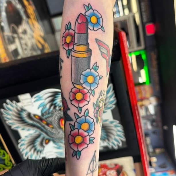 Friday and I’m in love with these colorful fillers designed by Goblin! 🌸
For appointments, please DM @goblindoestattoos directly 
#walkinswelcome #goblintattoos 

.
.
.
.
.
.
#lastchancetattoo #lasvegas #lasvegastattooers #lasvegastattooartist #lasvegastattooshop #lasvegaslocal #besttattooers #tattoostyle #tattoosocial #tattoosociety #tattooshop #tattooedmen #tattooedwomen #tattoodo #bestoflasvegas #bookyourappointment #supportsafetattooing #tattoosformen #tattoosforwomen #besttattooers #beacontattoosupply #boldwillhold #bright_and_bold #tradtattoo #traditionaltattoo