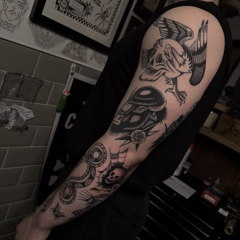 Almost there 👌🏼 thanks sam 🙏🏼
Done at @frontiertattooparlour 
•
Guest spots April 
•
@kingsavetattoo - 9th-13th (NYC) - 15th-19th (LI)
•
@reddeviltattoochicago - 19th-20th
•
@freedominktattoos - 22th-24th
•
📸 - @notarealgoat 

#traditionalflash #blacktraditional #tattoo