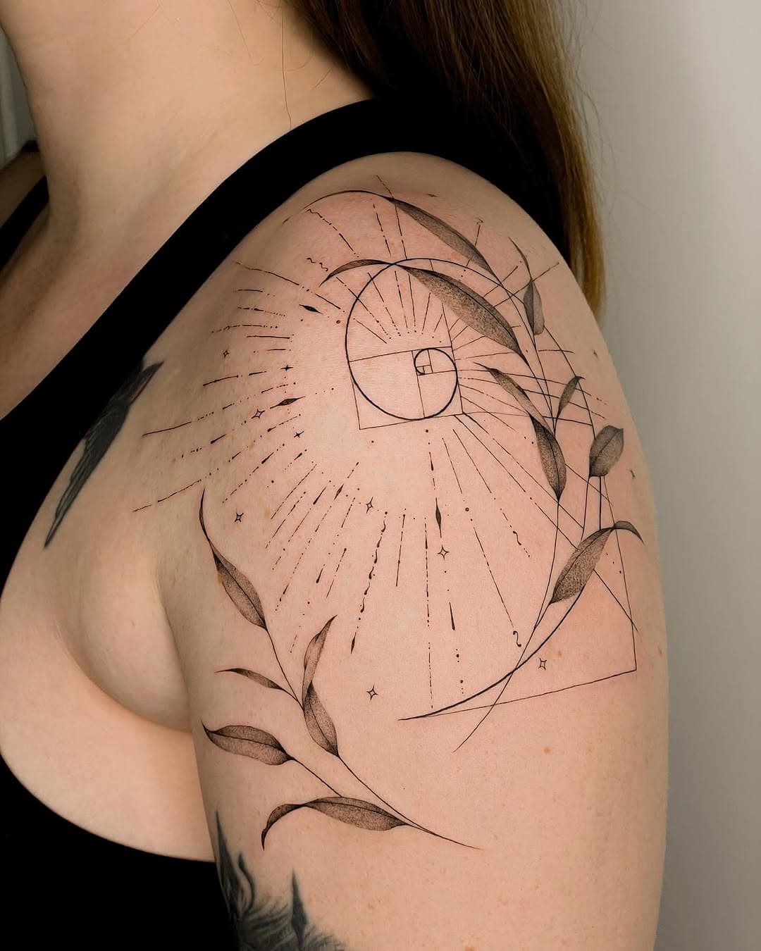 Danke Antonia 🖤
.
#tattoofineline #fineline #tattoobarcelona #ornament #ornamentaltattoo