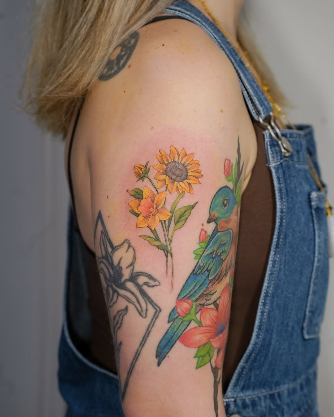 Happy yellow flowers to fill in the space on Petra’s arm, thank you Petra! 

#flower #floral #botanicaltattoo #finelinetattoo #londontattoo #delicatetattoo #colourtattoos #flowertattoo #sunflowertattoo #floraltattoo #daffodiltattoo