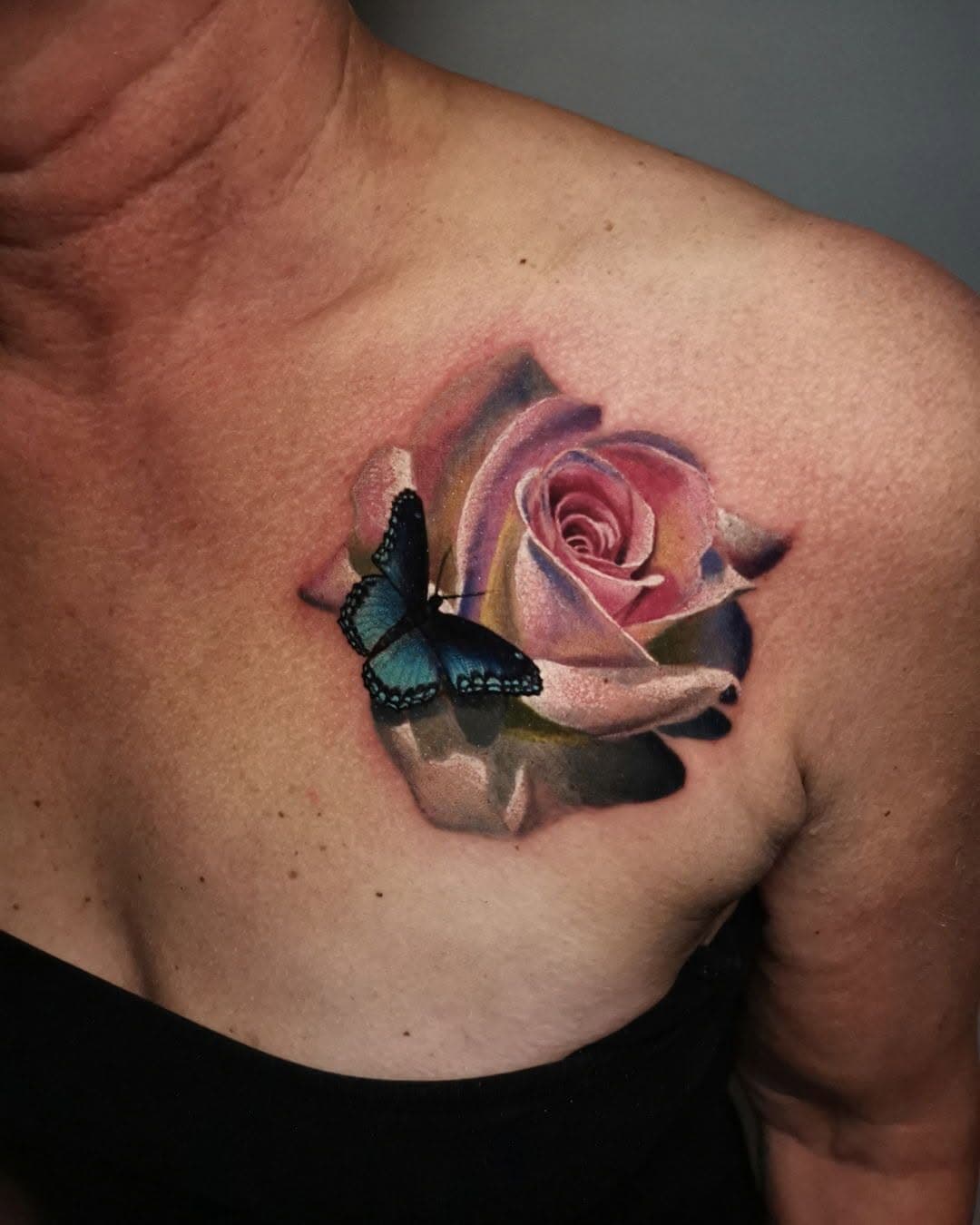 Rose und Schmetterling gestochen von Mr. Gorsky @mrgorskytattoo

Buchung über hello@mugshot-tattoo.com oder über den Link in der Bio oder Nachricht an uns hier!
___________________________

Rose and butterfly done by Mr. Gorsky

Booking via hello@mugshot-tattoo.com or use the link in bio or message us here!

II

II

II

II

II

II

#tattoo #berlintattoo #tattooberlin #tattoostudio #berlinneukölln #neukölln #tattooartist #berlintattooartist #colourtattoo #colortattoo #rosetattoo #butterflytattoo #chesttattoo #realistictattoo #colourrealism #colorink #colourink
