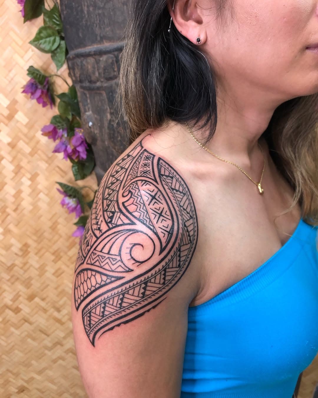 Tattooed by Jaz | A contemporary shoulder flow for Audrey — all freehanded by Jaz 😍

Thanks so much for your trust, Audrey! 

Please do not copy any tattoos you see on this page. They are custom created for each client to tell their families story.
.
#tattooculture #filipinotattoo #Philippines #filipino #shouldertattoo #contemporarytribaltattoo #tattoo #tribaltattoo #tribaltattooers #blackworktattoo #blackwork #pinoypride #pinoy #tradition #indigenousart #tattooedwomen #markofthefourwaves #4waves #fourwaves #tribe #spiritualjourney #spiritualjourneytattoo #tatak #batok #traditional_art