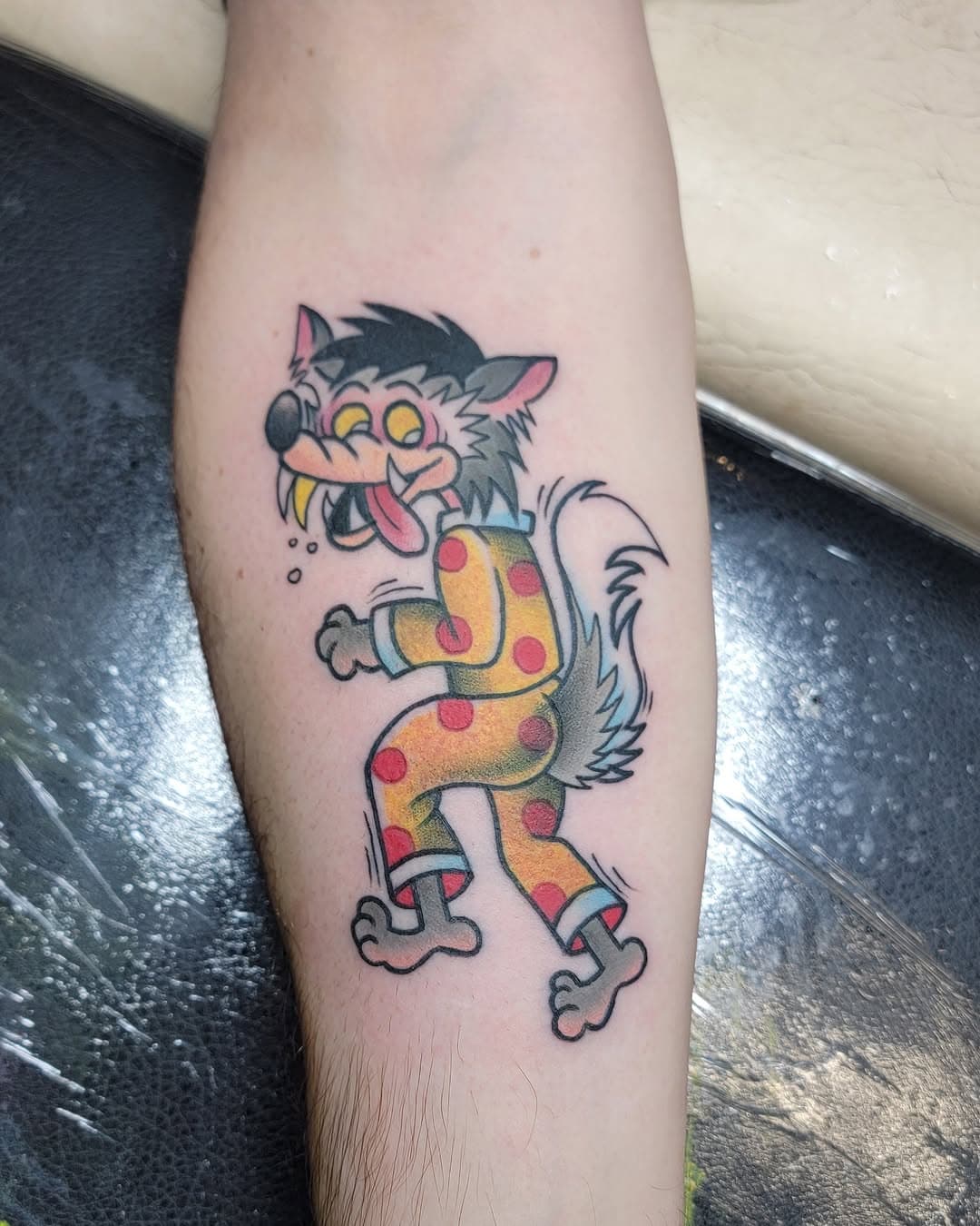 Happy Saturday! This mischievous bedroom wolf is up to no good! 👀 You know what is good though? This gotdamn tattoo that @tenderyoungcatfish did!!