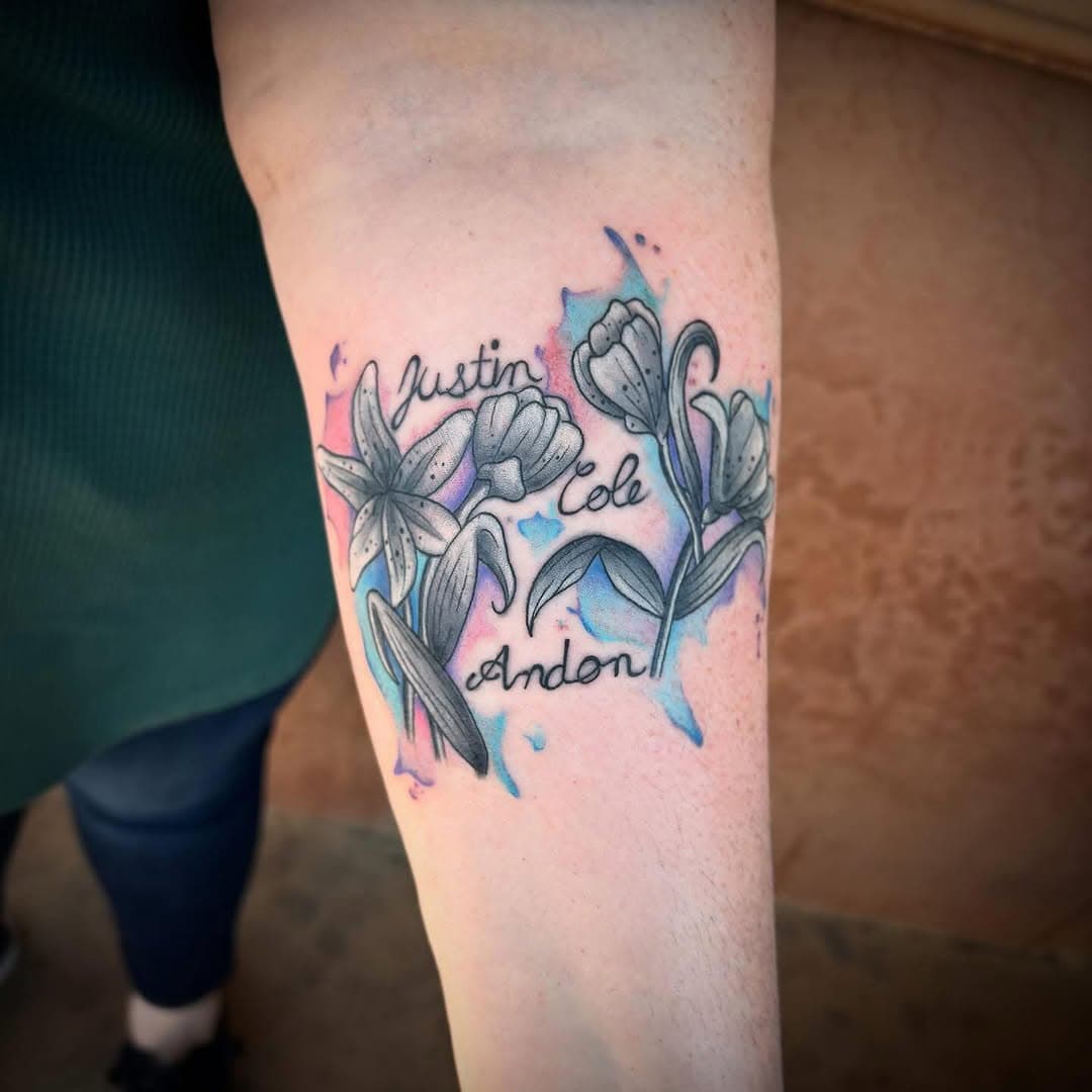 Check out this tattoo Maddy reworked!! 👌🏼💉🔥 If you got an old tattoo that needs some love swing by!! #tattoos #tattoo #tattooshop #artist #art #new