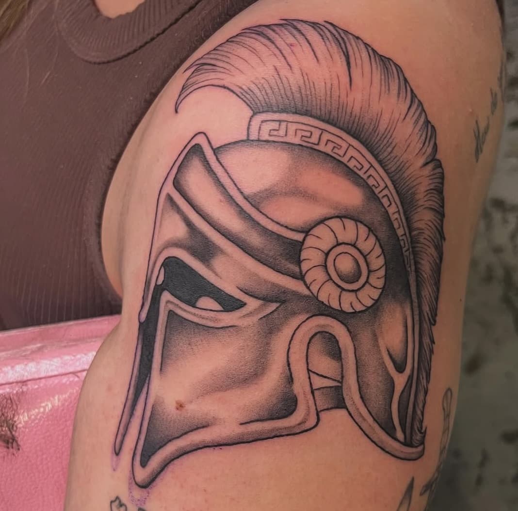 Good Morning Everett! Let’s start off this Sunday Funday with this helmet tattoo that @abstractrats did!! Bring Sam more Greek inspired tattoo ideas please! 🥹🔥