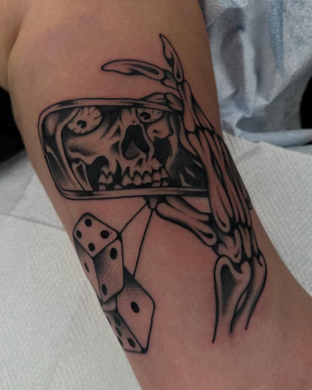 A fun one from this weekend on @lexischlosser 💀 
Ps. I have been the worst I have ever been at posting these day, but Im still here alive and tattooing; just been taking a lil time for myself and my health and not focusing so much on social media. Im working on some new flash that should be released soon & have time for new custom projects over the next couple months. Get in touch with me to book an appointment 💕