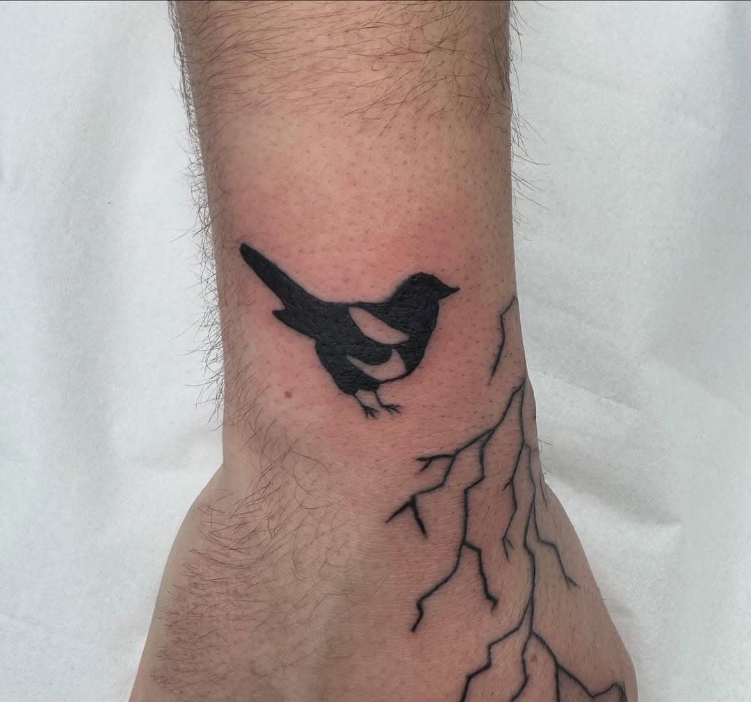 Magpie for Josh! 
I won’t do my Newcastle accent as Apaz it’s bad! 
Dm or email to book in 😀
•
•
•
•
•
•
#tattooartist #tattooer #tattooart #art #artist #tattoo #tattooshop #hemeltattoo #londontattoo #uktattoo #uktattooer #uktattooartist #privatetattoostudio  #tattooartist #flash #tattooflash #queertattoo #gaytattoo #lgbt #gaytattooartist #shading #hertfordshire #hertfordshiretattoo
#artistsoninstagram #artofinstagram #digitalart  #artwork #illustration #tatttoodesigns #tattoodesign #tattooflash #tattooist