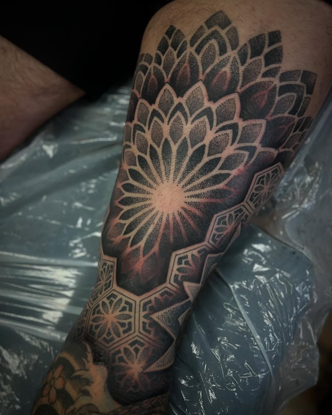 Massive mandala on the back of the thigh, some healed some fresh. DM for all inquiries ✨