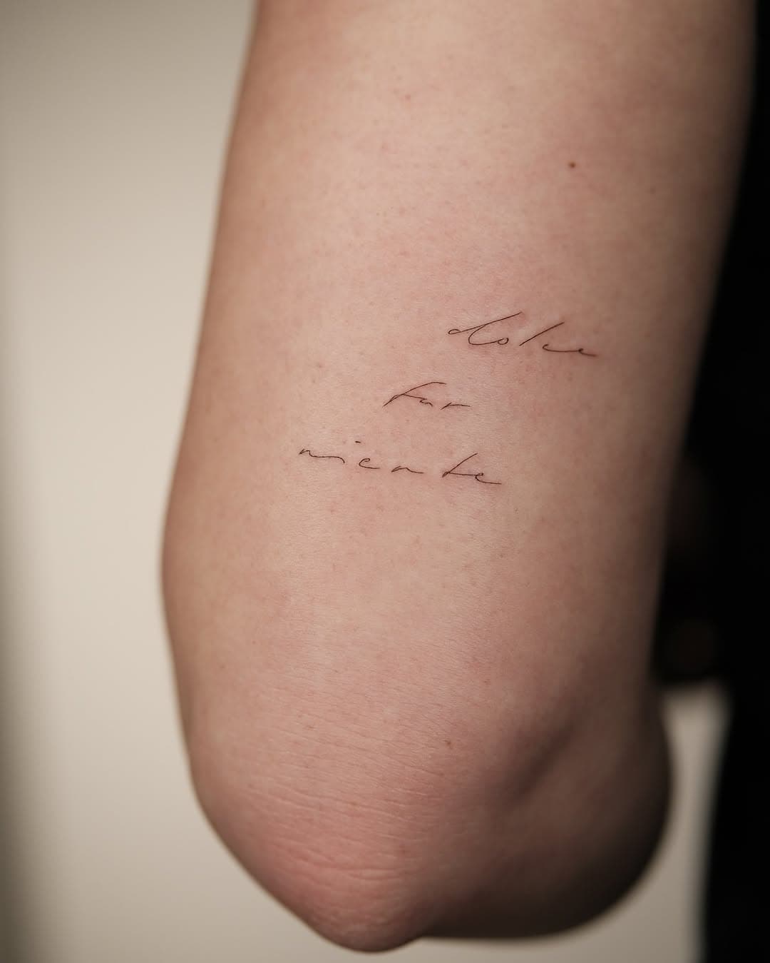 dolce far niente - süßes nichtstun 💕

#dolcefarniente #lettering #letteringtattoo #handwriting #handwritingtattoo