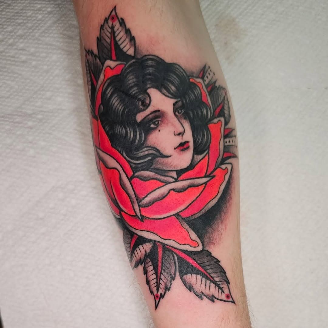 Looking to stand out of the crowd? Look no further than @dopestix ! He completely slayed this Girl head rose combo. 

#washave #stltattooartist #walkinswelcome