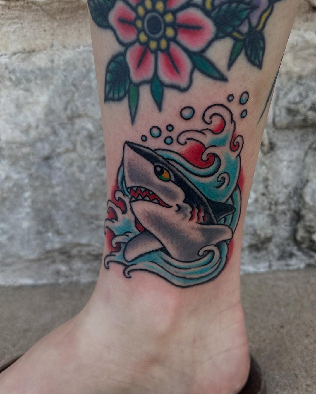 Added this shark to Kyra’s really cool collection.

Thanks for the trust!

Books Always Open! 
@good_times_tattoo_studio
Email, DM or Click the Link!

🔥🔥🔥🤝🏼🤝🏼🤝🏼🔥🔥🔥

#traditionaltattoo #americanatattoos #classictattoo #realismtattoo #tattoo #blackandgreytattoo #fineline #finelinetattoo #floraltattoo #dotwork #dotworktattoo #austintattooartist #texastattoo #texastattooers #texastattoos #austin #austintattoo #austintattooers #cedarpark #roundrock #pflugerville