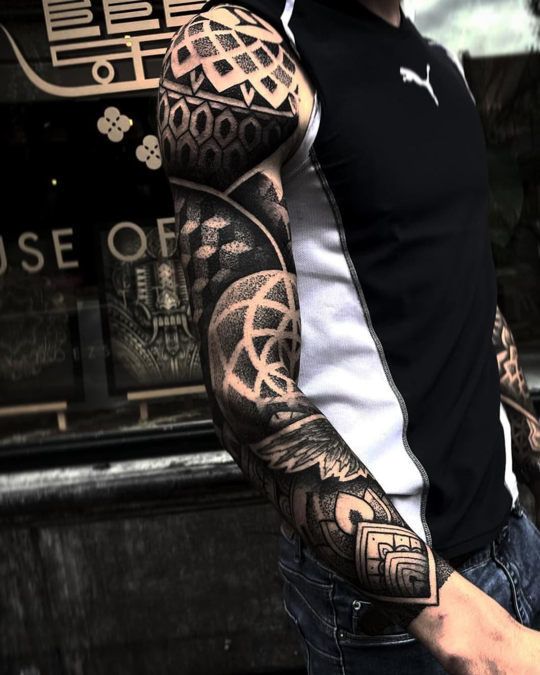 🔥 Precision, contrast & pure dedication! 🔥

This next-level geometric sleeve by @rbsmith is a true masterpiece of patience and skill. The seamless blend of dotwork, linework, and bold black elements creates an intense, structured flow that moves perfectly with the arm’s shape. Every detail is meticulously placed – a symphony of patterns in ink! 🎶🖤

#theinkedarmy #theinkedarmyproteam #tiaproteam #tattoos #tattoosupply #tattoorepost