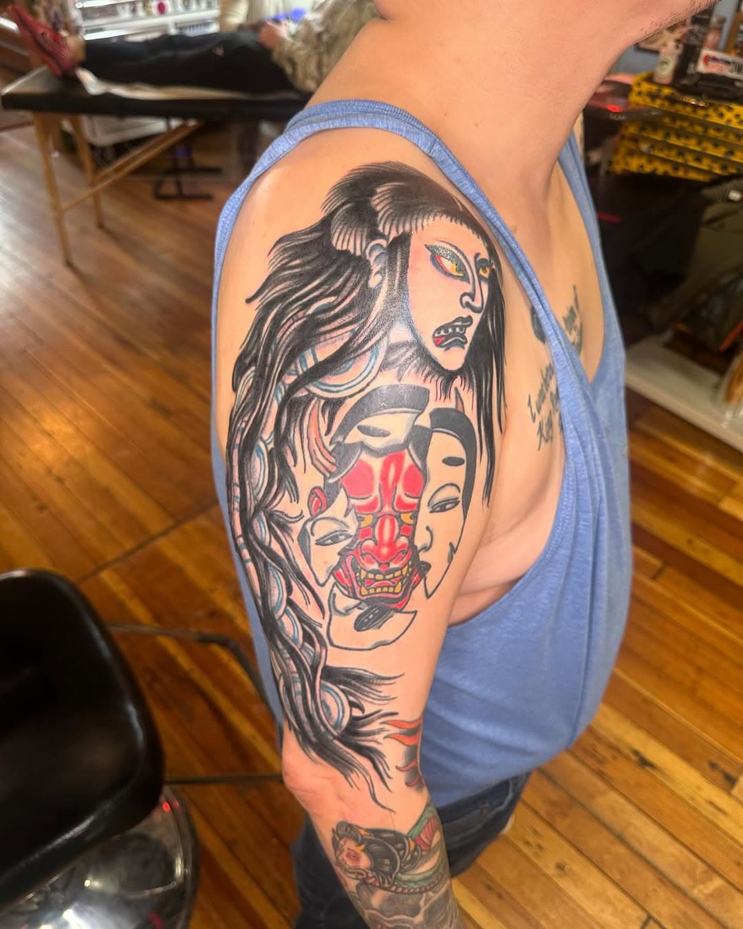 I absolutely filling awkward spots with fun tattoo ideas. Having trouble coming up with something to fill that annoying open space? Hit me up and let’s make dreams become reality. Last two photos shot by my dude @chrisparkerstl #tattoo #irezumi #yurei #ghost #chromatattooink #brightandbold #boldwillhold #selfinflictedstudios  @selfinflicteddowntown