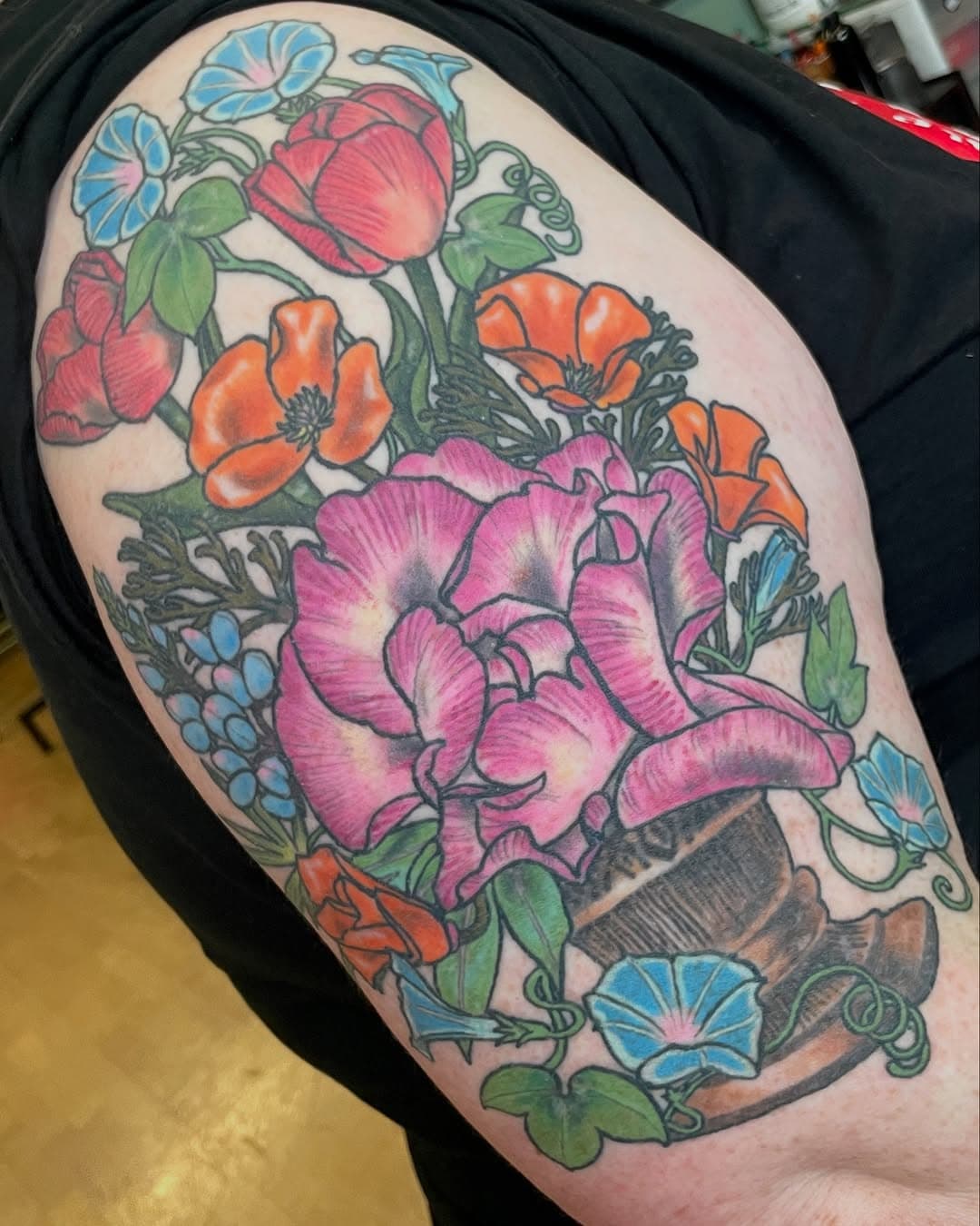 Got a healed photo of the Dutch Botanical piece inspired by one of my favorite artists Rachel Ruysch. It was such an honor to do this piece and would love to do more work inspired by Dutch botanical paintings!! Love to see healed and settled in work!! Thank you so much for your trust! Now and always booking email or DM me heidisandhorst@gmail.com