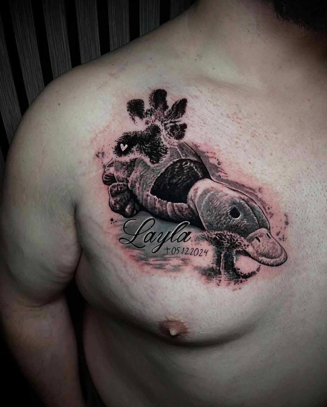Aus Bochum besucht uns die Moni
( @tattoomorpha ) vom 6.5.25 bis 10.5.25.
Ihre bevorzugten Stile sind black & grey, düsterer
Realismus aber auch gerne Tiere. Termine ab
sofort. Gerne auch direkt über sie.

Oder ihr schaut auf ihre Insta-Seite

@tattoomorpha

#schmerzgalerie #darkart #germantattooers
#horrortattoos #badoeynhausen #minden
#realistictattoo #nrwtattoo #blackandgreytattoo
#Gast #Tiere #tattooartist #tattooart #Bielefeld
#ostwestfalen #tattoo #darkart