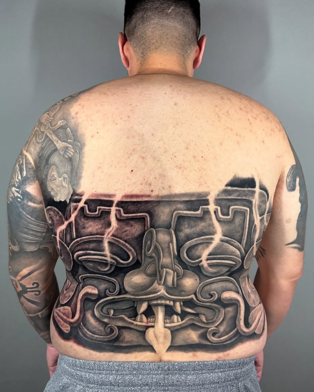 Progress in this back piece!
Jaguar god of the underworld (represents the night sun and darkness)
I can’t wait to continue 🤟🏻
.
👁 Now booking - April/ May
(I have some special rates for back pieces and large projects)
👉🏻For any questions and availability call or text us at 909 6415488 
.
Done with:
@cheyenne_tattooequipment 
@radiantcolorsink
@tatsoul 
@aftercareh2ocean 
@allegoryink
@sullenclothing
.
.
www.tattoosbygoethe.com