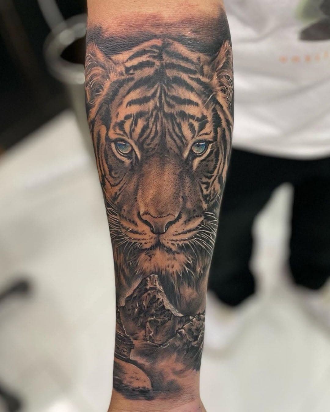 Tiger gesotchen von Yubraj @sikaamaru1666

Buchung über hello@mugshot-tattoo.com oder über den Link in der Bio oder Nachricht an uns hier!

___________________________

Tiger done by Yubraj

Booking via hello@mugshot-tattoo.com or use the link in bio or message us here!

II

II

II

II

II

II

#tattoo #berlintattoo #tattooberlin #tattoostudio #berlinneukölln #neukölln #tattooartist #berlintattooartist #blacktattoo #realistictattoo #tigertattoo #greywashtattoo #blackandgreytattoo #customtattoo #customdesigntattoo #customdesign