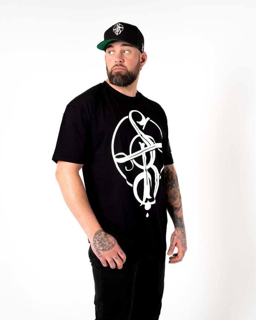 An icon in every sense. The Steve Butcher Icon Tee ⚡️ Where art meets legacy. Clean, bold, and built to last. 

Wearing a 2XL tee in this shoot 👏

Available now—link in bio. 

#TattooedAndSuccessful #SteveButcher